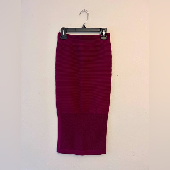 || BCBG RIBBED PENCIL SKIRT || || Bodycon || MIDI || - Picture 2 of 7